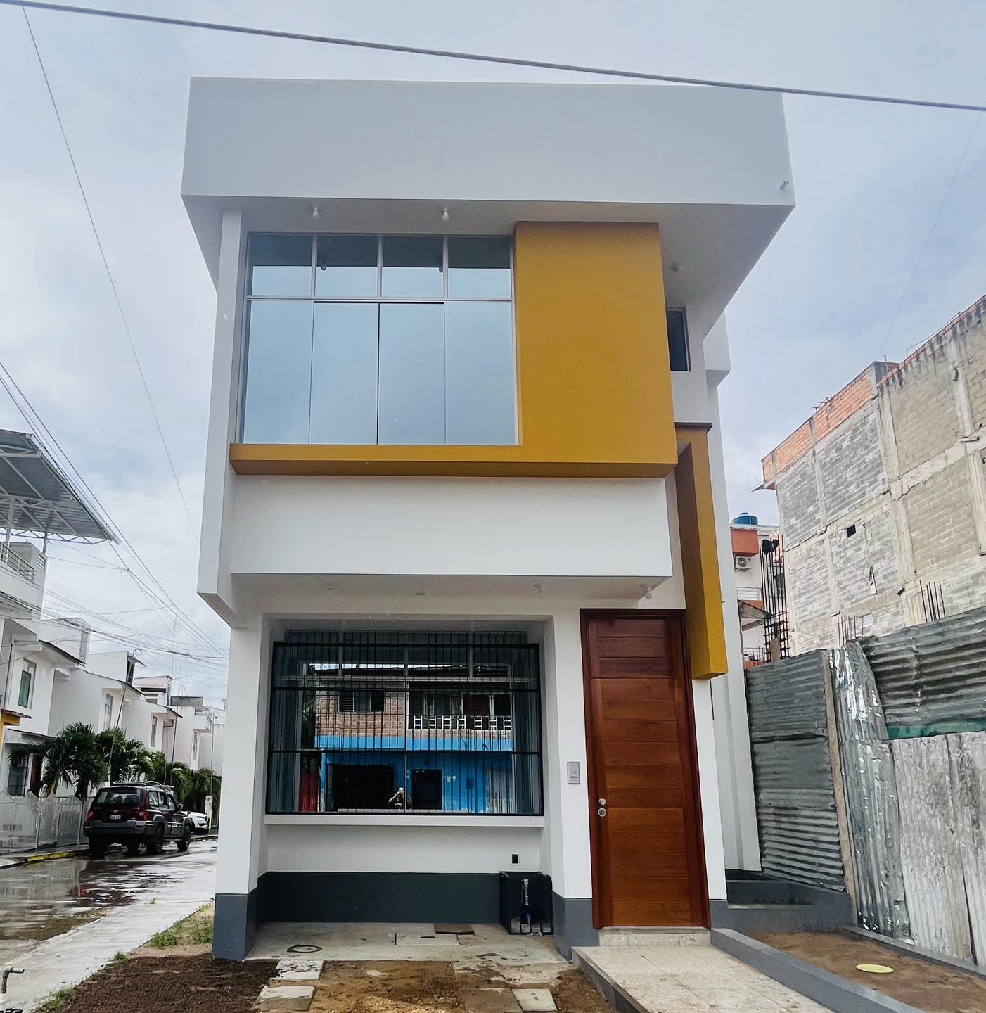   Casas      